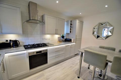 4 bedroom end of terrace house to rent, Winchester