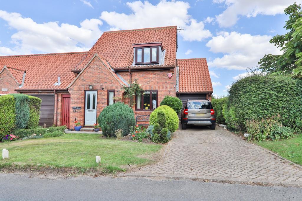 South Avenue, Lund, Driffield, East Yorkshire, YO25 2 bed link detached