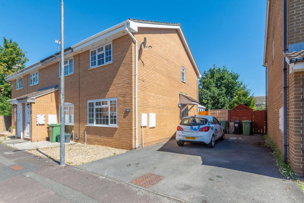 Longs Drive, Yate, Bristol, Gloucestershire, BS37 2 bed end of terrace