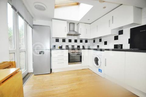 4 bedroom flat to rent, Jackson Road, London N7