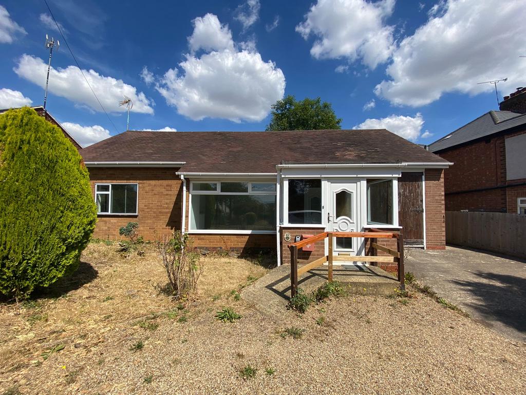 Crick Road, Hillmorton, Rugby, CV21 2 bed bungalow £1,000 pcm (£231 pw)