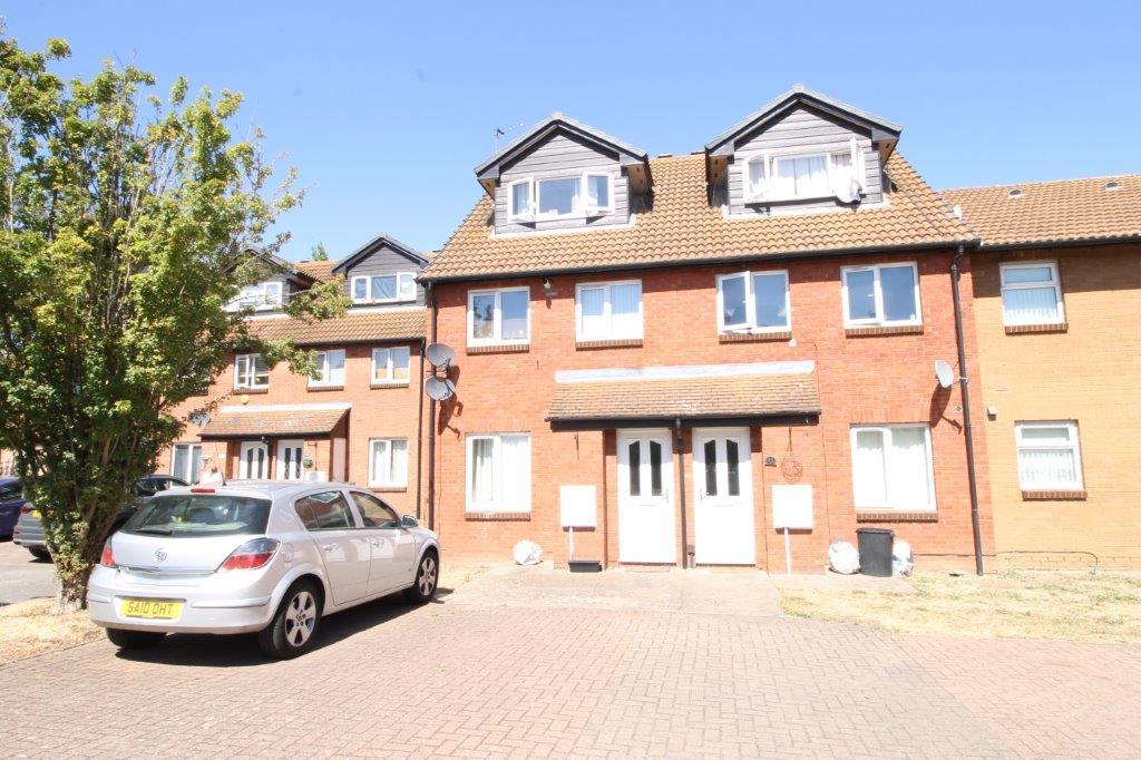 Helmsdale Close, Yeading UB4 2 bed £1,350 pcm (£312 pw)
