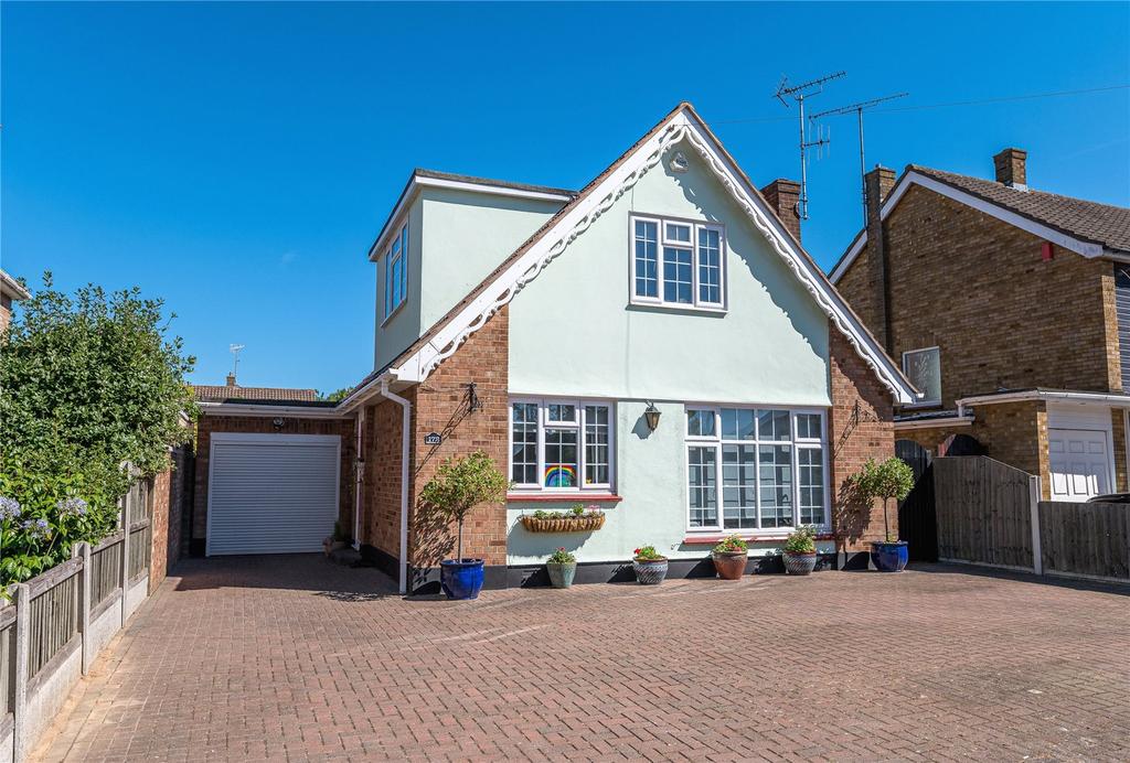 Maplin Way, Thorpe Bay, Essex, SS1 4 bed detached house for sale £650,000