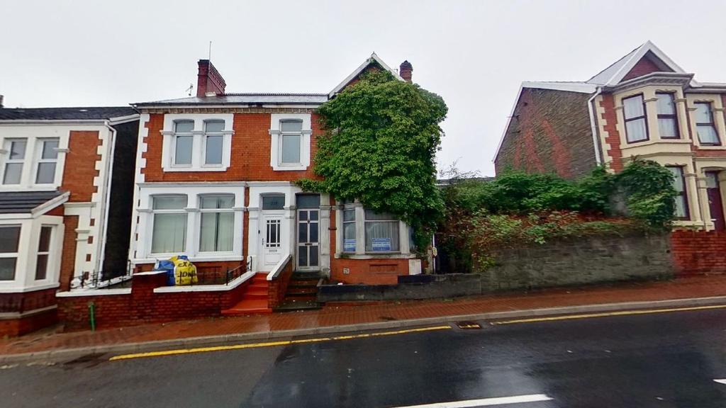 236 New Road, Skewen, Neath, SA10 6UU 3 bed semidetached house £32,000