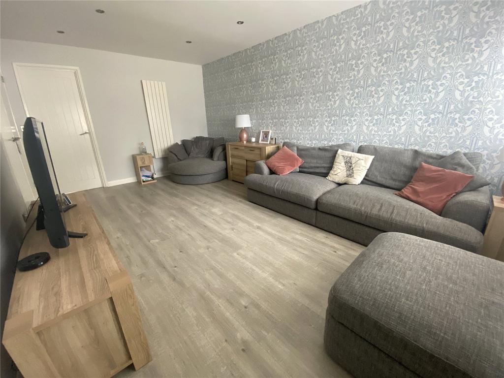 Gale Moor Avenue, Gosport, Hampshire... 4 bed terraced house £300,000