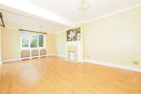 4 bedroom detached house to rent - The Lindens, Loughton, IG10