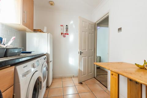 1 bedroom flat for sale, Hill Lane, Shirley, Southampton, Hampshire, SO15