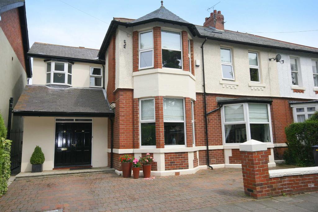 Holywell Avenue, Whitley Bay, Tyne &... 4 bed semidetached house £