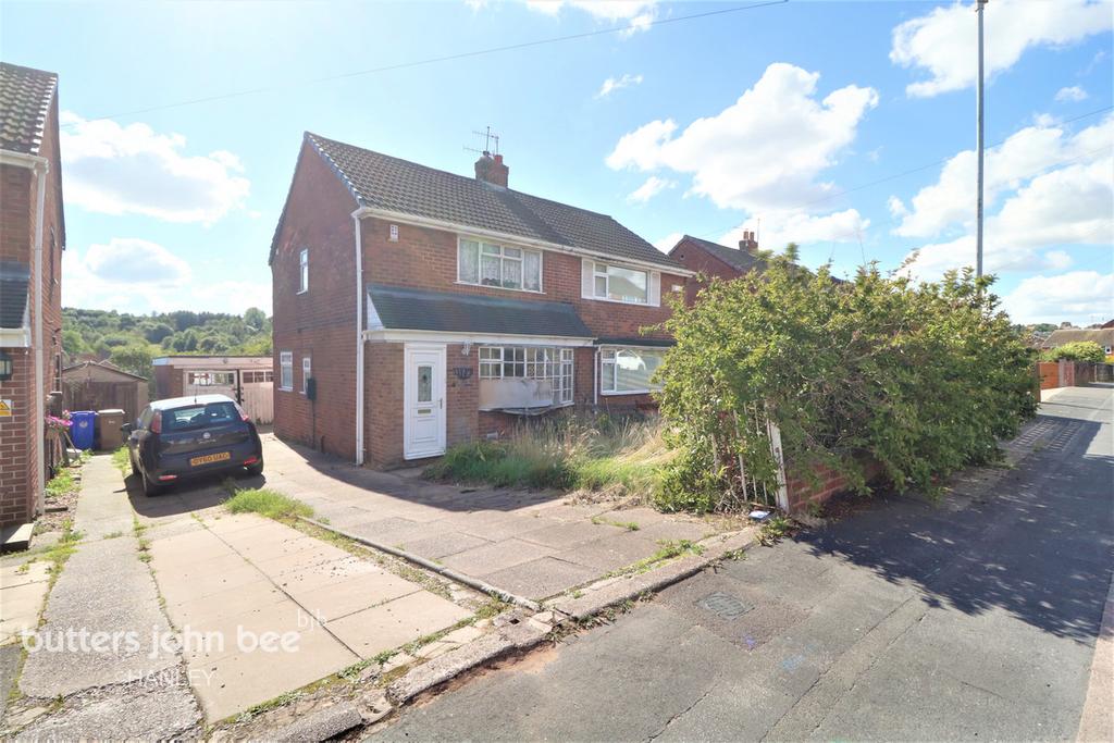Crediton Avenue, Bradeley, ST6 7NE 2 bed semidetached house £91,000