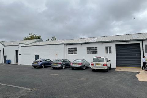Industrial unit to rent - Unit 7 Francis Woodcock Trading Estate, Barton Street, Gloucester, GL1 4JE