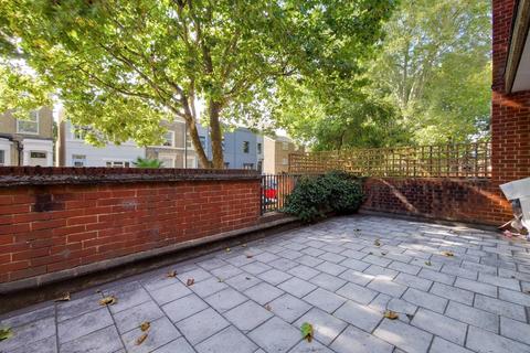 26 Bath Close, London, SE15 2JP
