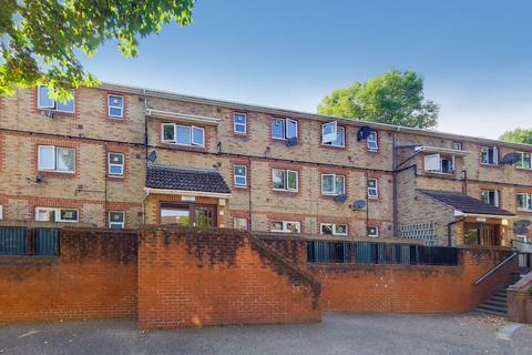 26 Bath Close, London, SE15 2JP