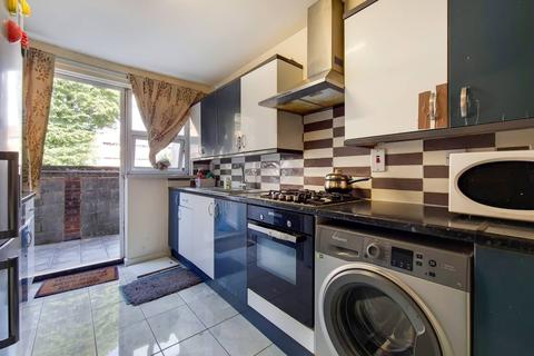 26 Bath Close, London, SE15 2JP