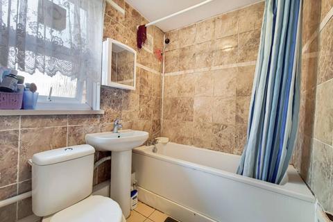 26 Bath Close, London, SE15 2JP