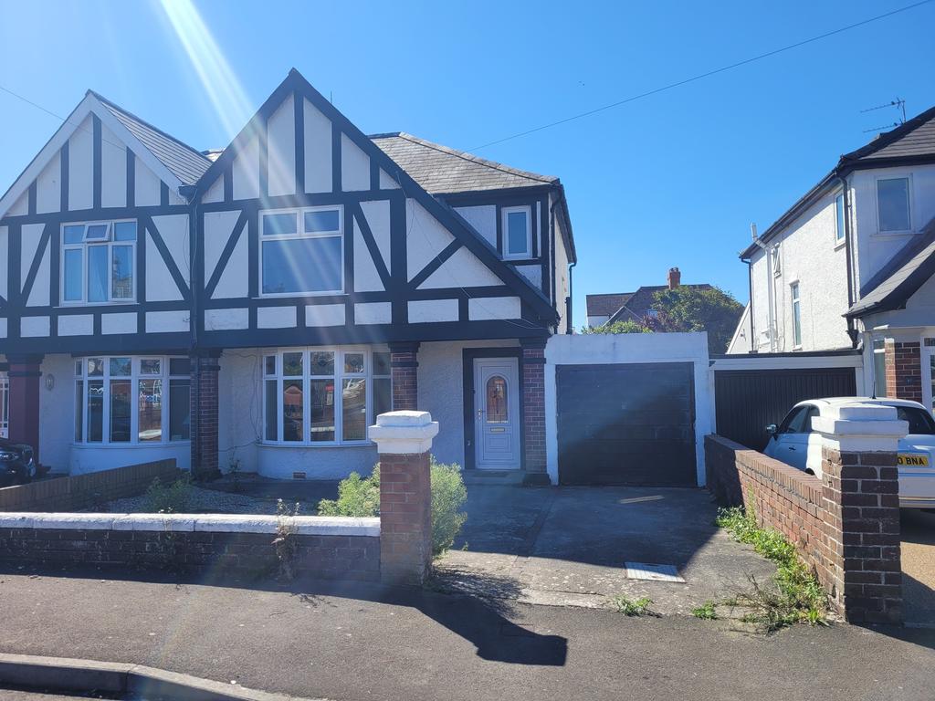 PARK AVENUE, PORTHCAWL, CF36 3ER 3 bed semidetached house for sale £