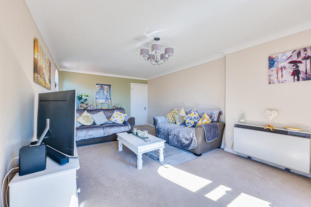 Marks Court, Southendonsea, SS1 2 bed flat £325,000