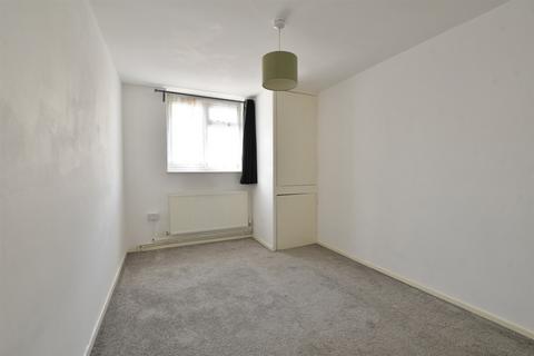 23 Victor Walk, Hornchurch, RM12 4XG