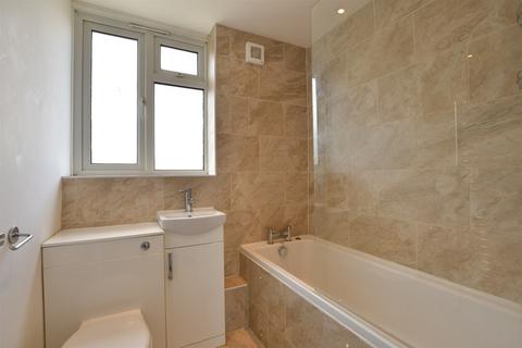 23 Victor Walk, Hornchurch, RM12 4XG