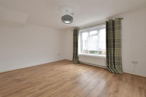 23 Victor Walk, Hornchurch, RM12 4XG