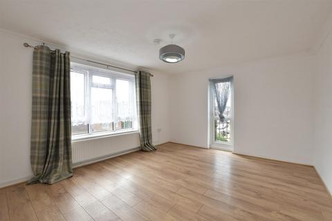23 Victor Walk, Hornchurch, RM12 4XG