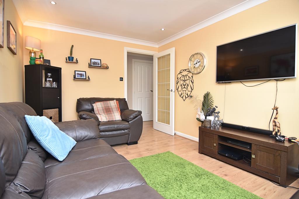 Miners Walk, Dalkeith EH22 2 bed flat £160,000
