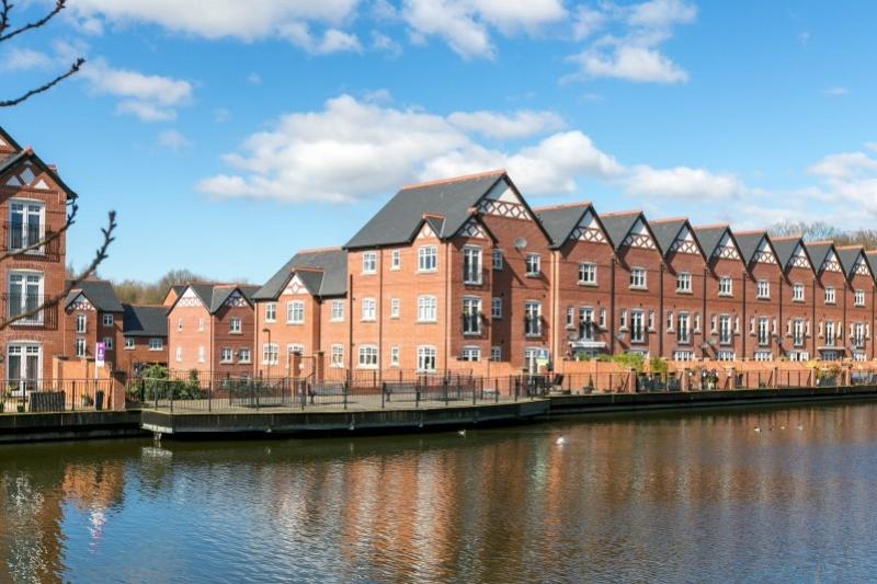 Gardinar Close, Standish, Wigan, WN1 2UN 2 bed apartment £650 pcm (£