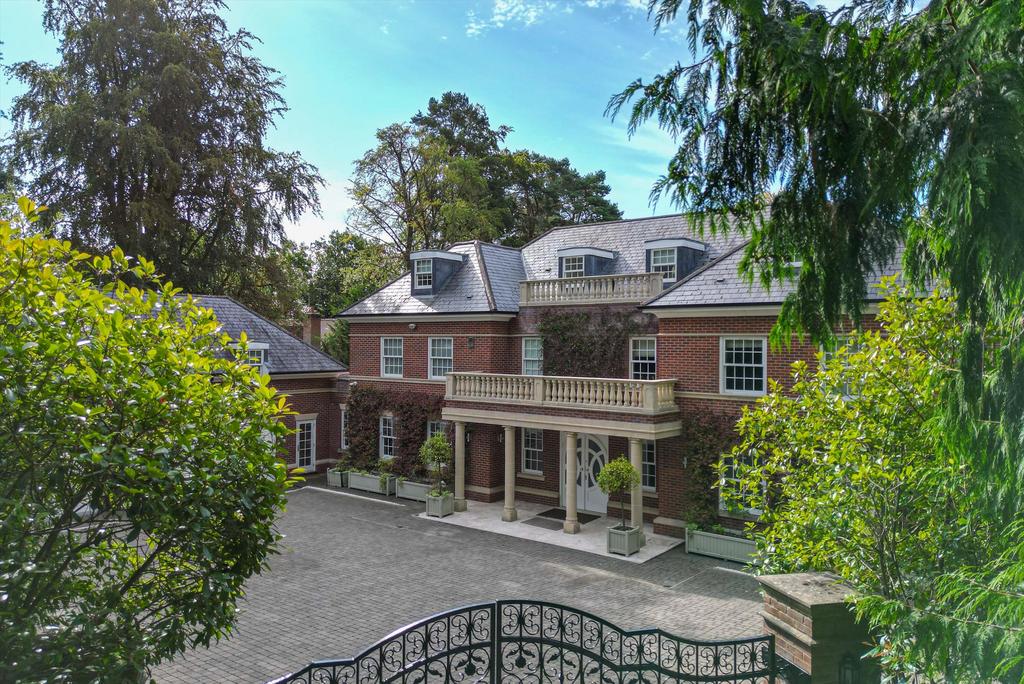 Woodlands Road West, Wentworth, Virginia Water, Surrey, GU25. 6 bed detached house for sale £