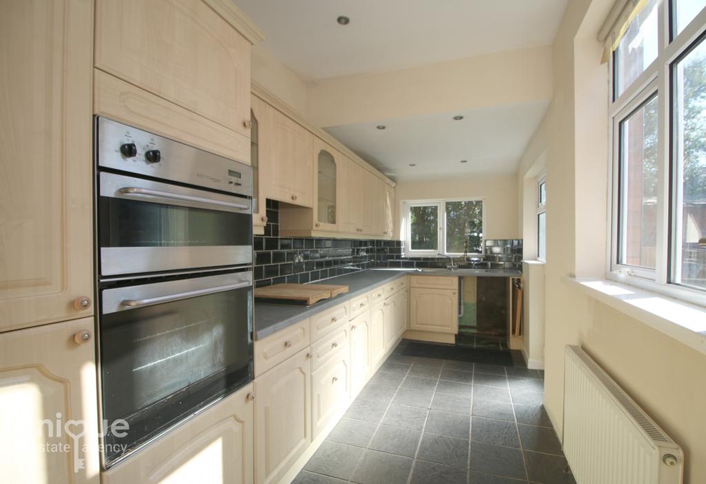 Blenheim Avenue, Blackpool, FY1 3 bed semidetached house for sale £