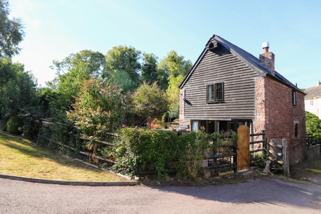 Marstow, RossonWye 2 bed barn conversion £329,000