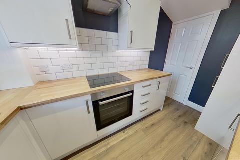 2 bedroom house to rent, Station Place, Bramley, Leeds