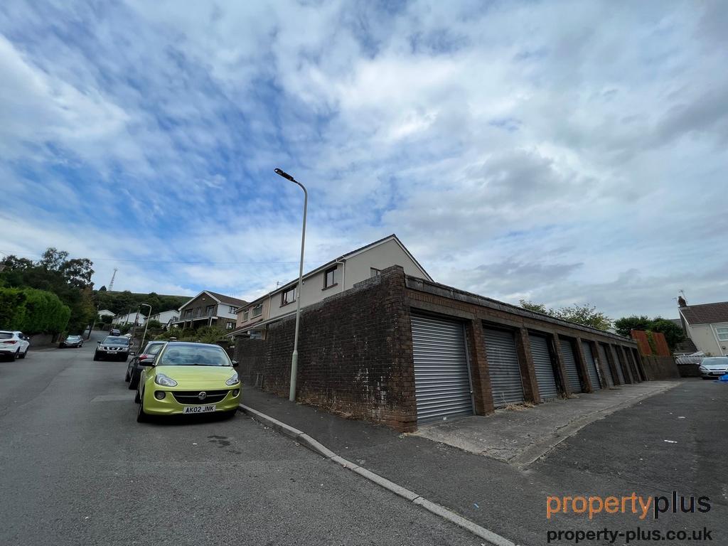 Brithweunydd Road Trealaw Tonypandy Garage £13,500