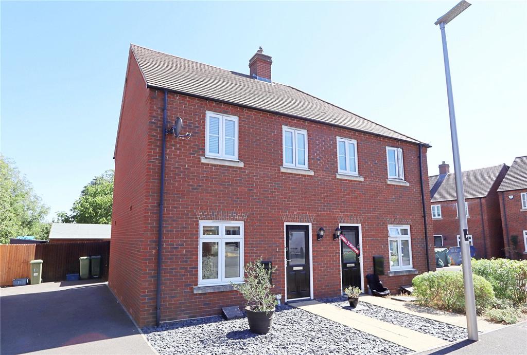 Pearmain Close, Newport Pagnell... 2 bed semidetached house £325,000