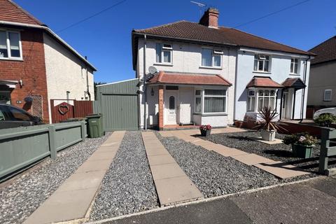 3 bedroom semi-detached house to rent, Grosvenor Crescent, Oadby, LE2