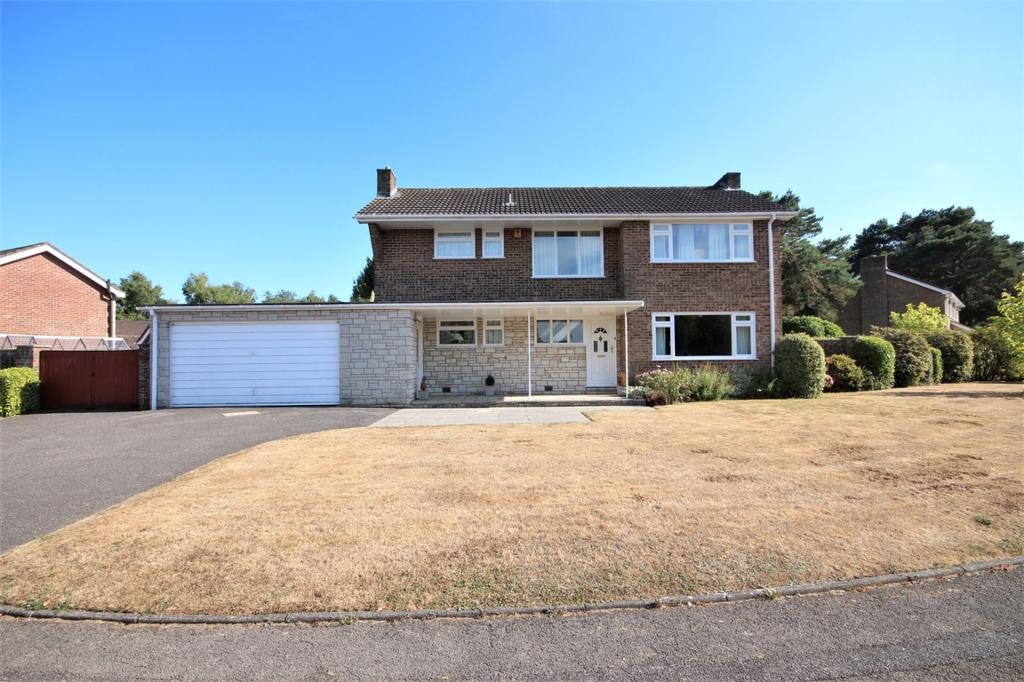 Merriefield Avenue, Broadstone, Dorset, BH18 4 bed detached house for