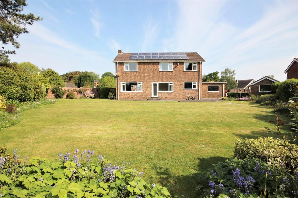 Merriefield Avenue, Broadstone, Dorset, BH18 4 bed detached house for