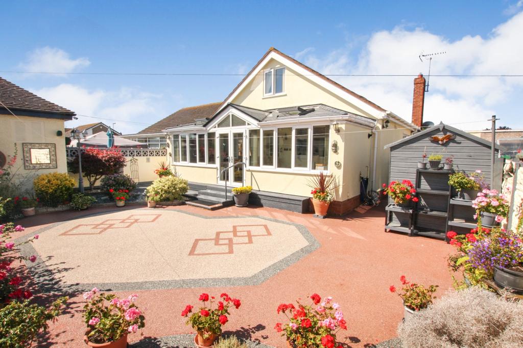 129 Victoria Road West, Prestatyn, Denbighshire LL19 7DU 3 bed bungalow