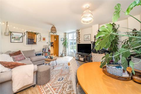 2 bedroom flat to rent, Barrier Point Road, London, E16