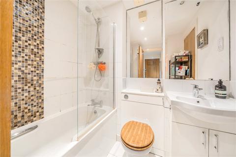 2 bedroom flat to rent, Barrier Point Road, London, E16
