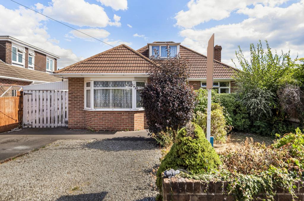 Kelvin Grove, Netley Abbey, Southampton, Hampshire, So31 2 Bed Bungalow 