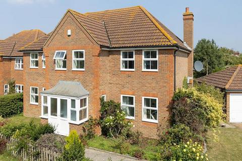 5 bedroom detached house to rent, Ealham Close, Canterbury