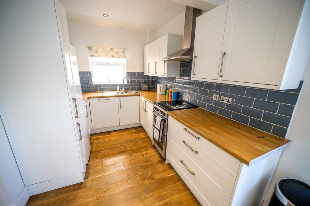 42 Birley Street, Newton Le Willows... 3 bed terraced house £800 pcm (£185 pw)
