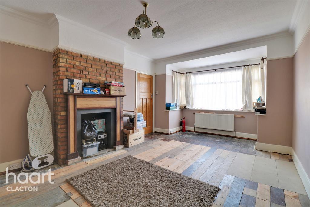 Branston Road, ClactonOnSea 3 bed detached bungalow £290,000