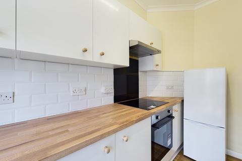 2 bedroom flat to rent, Tivoli Crescent, Brighton