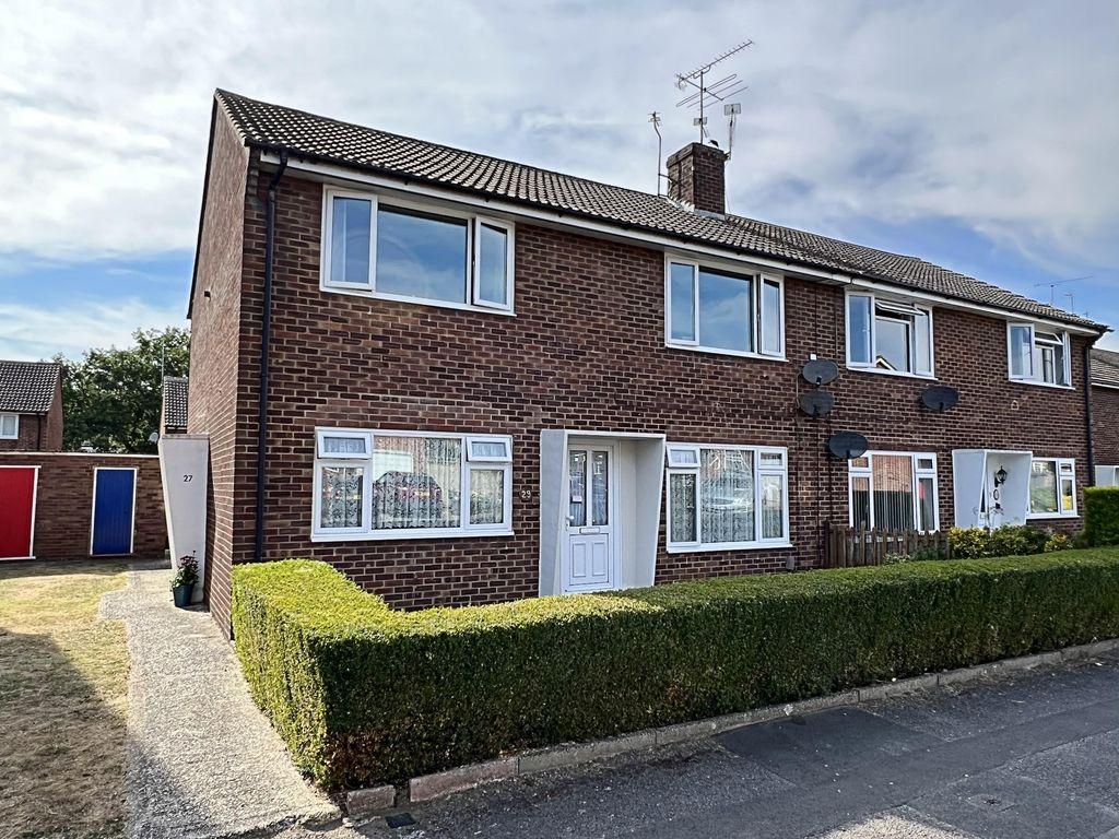 Halliday Close, Cranbourne, Basingstoke RG21 3LA 2 bed £