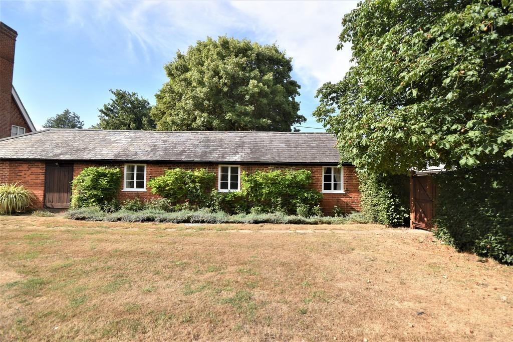 Wenham Road, Washbrook, Ipswich 2 bed detached bungalow £800 pcm (£