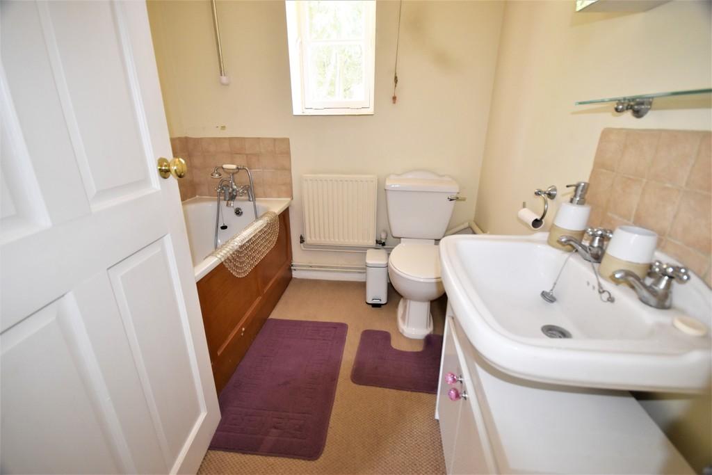 Wenham Road, Washbrook, Ipswich 2 bed detached bungalow £800 pcm (£