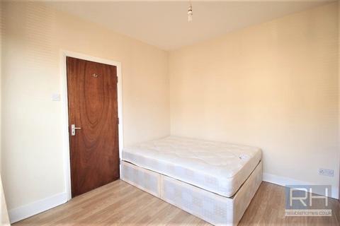1 bedroom in a house share to rent - Eve Road Tottenham, London, N17