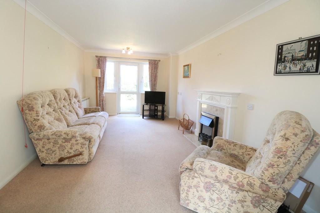Ashdene Gardens, Kenilworth 2 bed detached bungalow £235,000