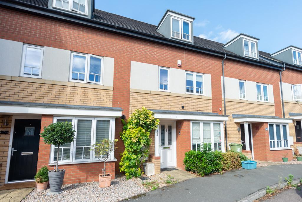 Sakura Walk, Willen Park, Milton Keynes 4 bed terraced house £395,000