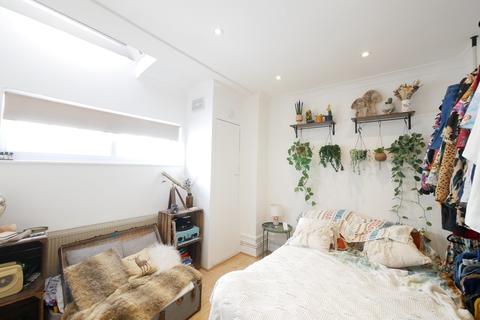 3 bedroom mews to rent - Evering Road, London, N16